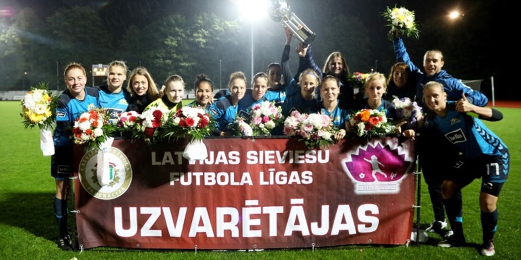 Rīgas Futbola skola sveikta kā Sieviešu futbola līgas čempione