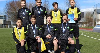 Rīgas skolu futbola finālturnīrā 8.-9. klasēm pārliecinoši uzvar Rīgas Hanzas vidusskola