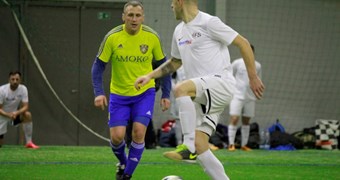 Rīgas nakts minifutbola līgas līderu cīņā SFS/Sportima pārspēj FK 02