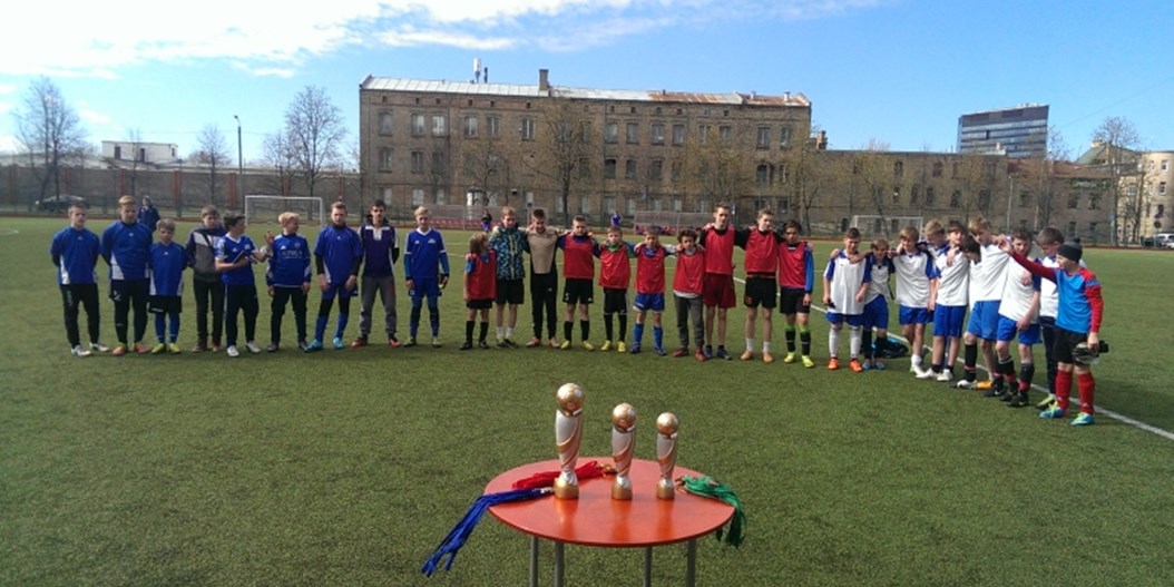Rīgas skolu futbola finālturnīrā 6.-7. klašu grupā uzvar 64. vidusskola