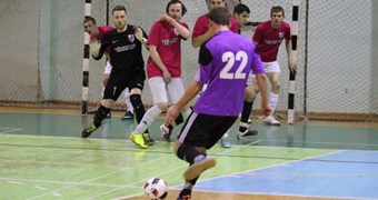 Rīgas telpu futbola čempionāta Izaicinājuma līgā LSPA ar mainīgām sekmēm tomēr palielina atrāvienu