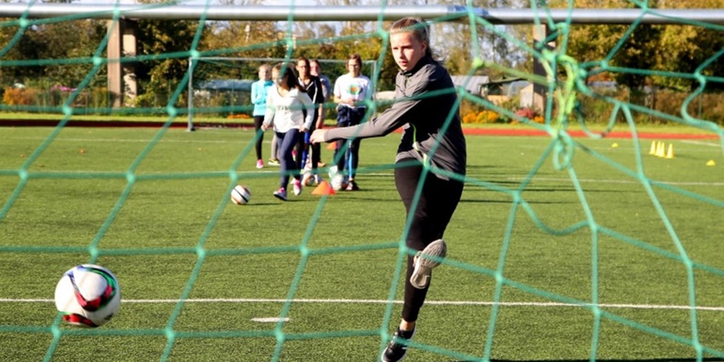 Sieviešu futbola attīstības braucienus uzņems Ugāle un Jelgava