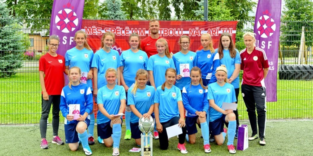FK Jelgava meitenes uzņēmušas gada trešo LFF sieviešu futbola attīstības braucienu