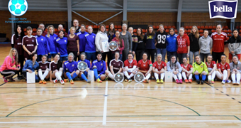 Ar krāšņiem fināliem beigusies Latvijas meiteņu telpu futbola čempionāta sezona