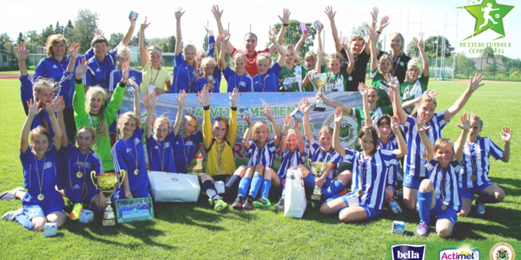 Rīgas Futbola skola uzvar Latvijas meiteņu futbola čempionāta U-12 grupā