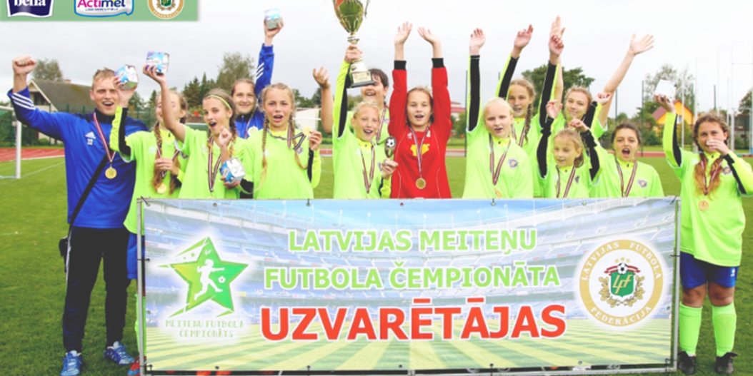 Rēzeknes BJSS futbolistes kļūst par Latvijas meiteņu čempionāta vecākās grupas uzvarētājām