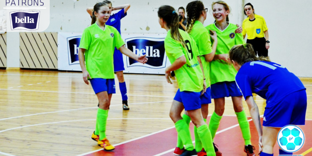 Latvijas meiteņu telpu futbola čempionātā tiks sadalīts pirmais medaļu komplekts