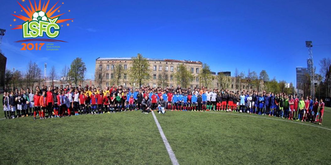 Latvijas skolu futbola čempionāta trofejas ceļo uz Jelgavu, Rīgu un Ventspili