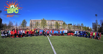 Latvijas skolu futbola čempionāta trofejas ceļo uz Jelgavu, Rīgu un Ventspili