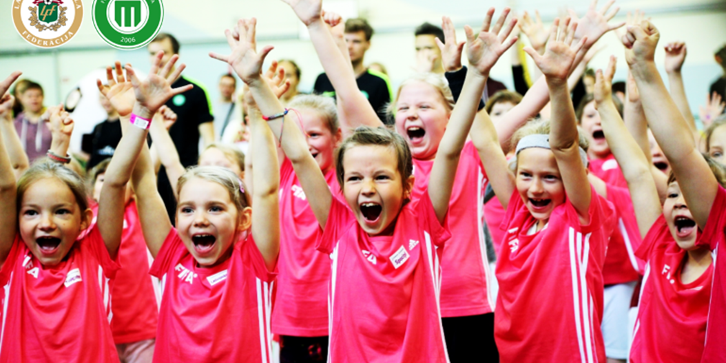Teju 90 jaunās futbolistes Rīgā atklājušas "Live Your Goals" pasākumu sēriju
