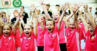Teju 90 jaunās futbolistes Rīgā atklājušas "Live Your Goals" pasākumu sēriju