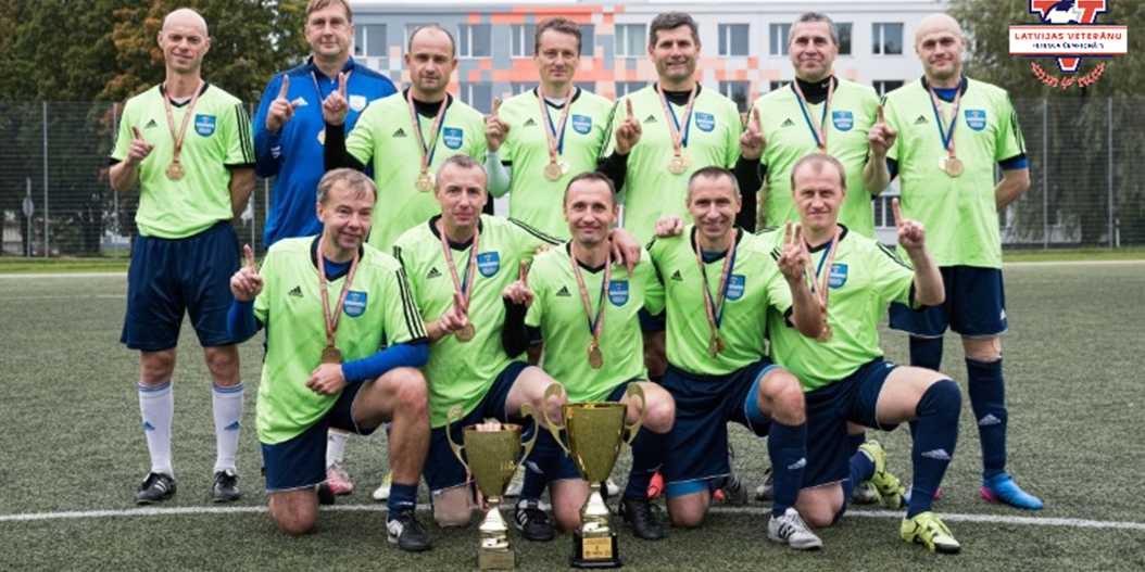 Daugavpils futbola veterāni trešo gadu pēc kārtas uzvar Latvijas čempionātā