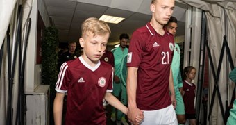 Kampaņa "Ieved stadionā zvaigzni!" dāvina bērnam no Latvijas iespēju doties uz Pasaules kausa finālspēli