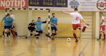 Rīgas telpu futbola čempionāta Elites līgas līderi uzvaras attālumā no zelta medaļām