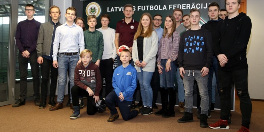 Ēnu dienā federāciju apciemo 18 "ēnas" un saņem pārsteigumu