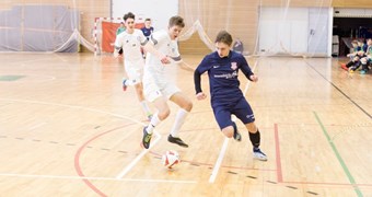 SK Kengaroos/TFK Salaspils aizraujošā cīņā uzvar Jaunatnes telpu futbola čempionāta posmā