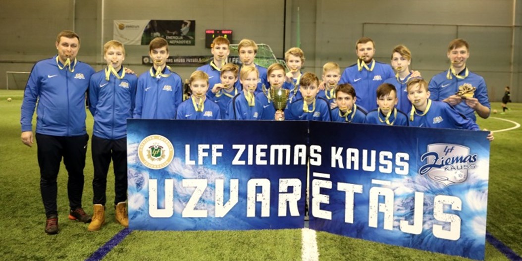 Rīgas Futbola skola uzvar U-14 grupā un izcīna otro LFF Ziemas kausa trofeju