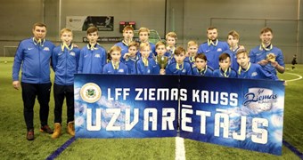 Rīgas Futbola skola uzvar U-14 grupā un izcīna otro LFF Ziemas kausa trofeju
