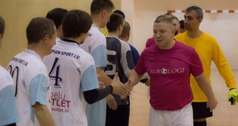 Rīgas telpu futbola čempionāta Izaicinājuma līgā sācies izšķirošais sacensību etaps