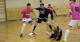 Līderu kvartets svin uzvaras Rīgas telpu futbola čempionāta Alternatīvajā līgā