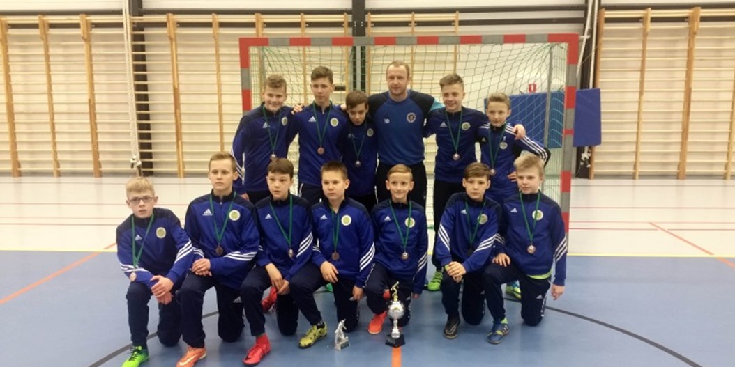 Rēzeknes FA puišiem tituli Latgales jaunatnes telpu futbola čempionātā