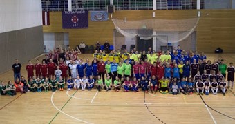 Meiteņu Ziemassvētku kausa izcīņa aizrit ar Rīgas Futbola skolas dominanci
