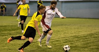 Korporatīvā futbola turnīra pirmajā posmā triumfē viesi no Baltkrievijas
