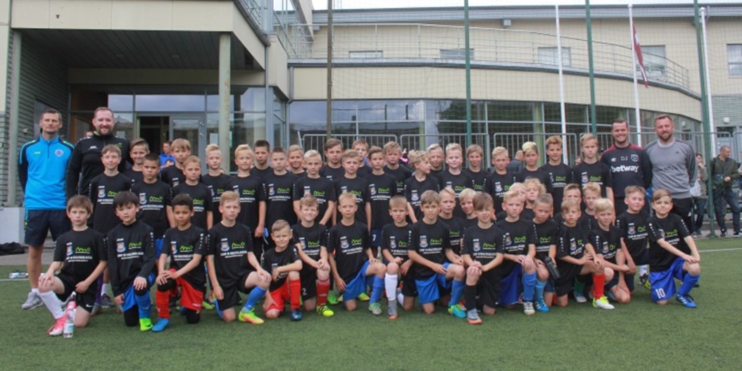 Jauniešus un trenerus aicina uz Baltijas Futbola skolas nometnēm jūlijā