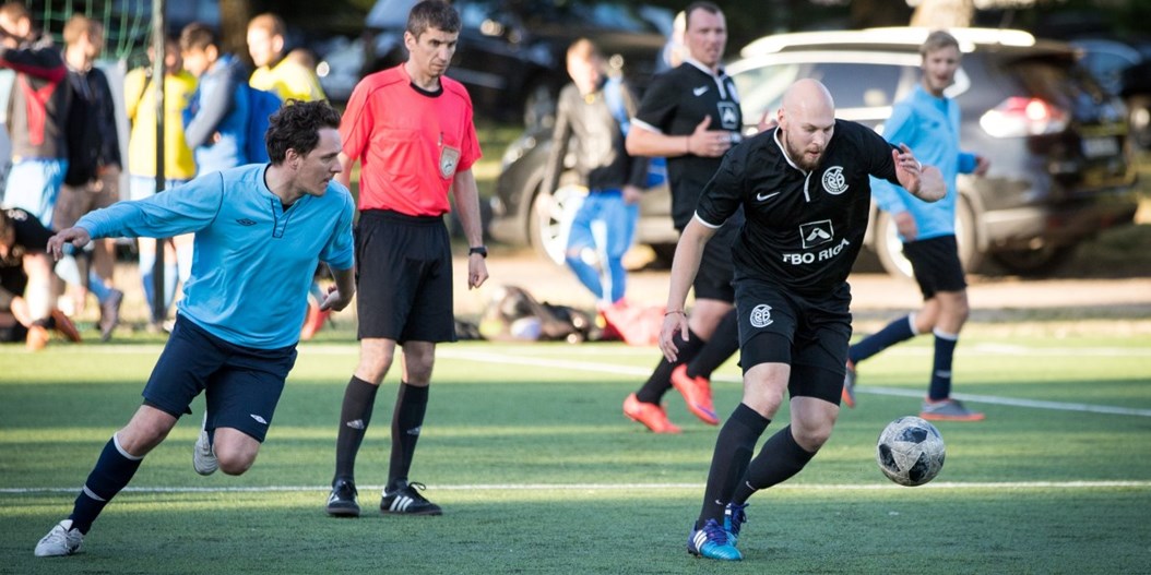 Bettend.com pietuvojas Rīgas minifutbola čempionāta zelta medaļām