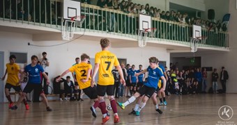 Noskaidroti Rīgas skolu telpu futbola kausa finālisti