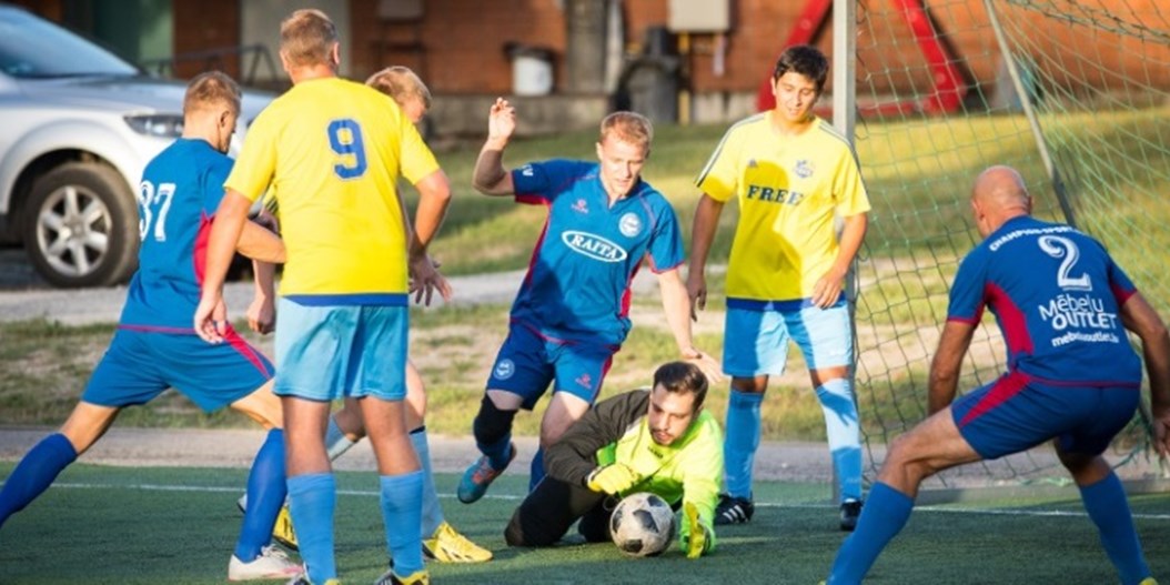 AMOKO/02 un FC Petrow nodrošina medaļas Rīgas minifutbola čempionātā