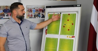 Pirmos B-UEFA telpu futbola kursus noslēdz 13 speciālisti