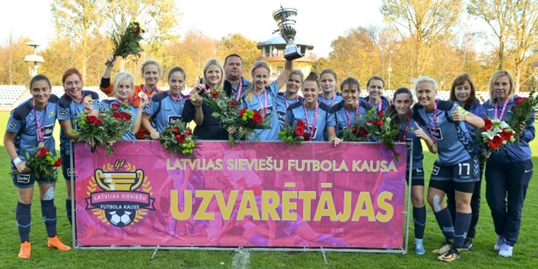 Rīgas Futbola skola nosargā Latvijas kausa trofeju sievietēm