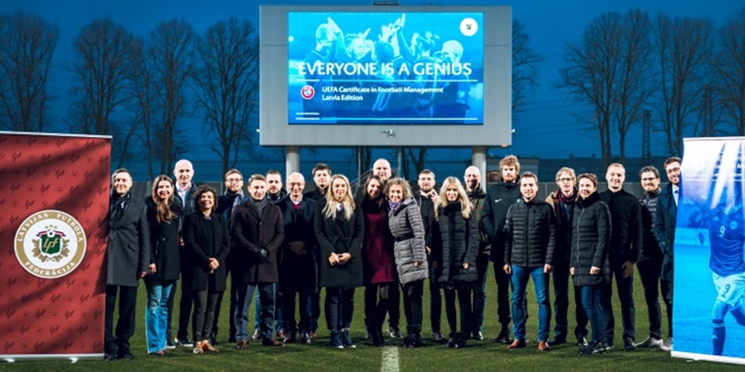 Noslēgušās UEFA futbola pārvaldības mācības Latvijā
