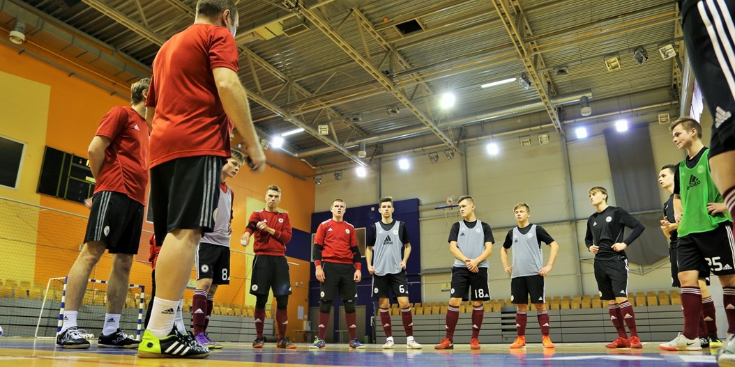 FOTO: Latvijas U-19 telpu futbola izlase gatavojas spēlēm pret Gruziju