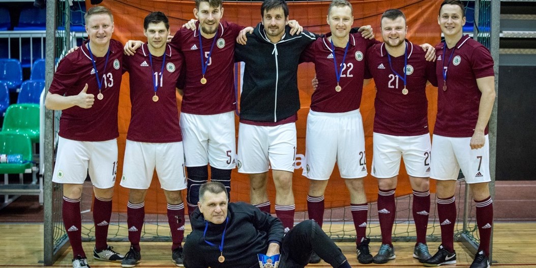 "Futbols Latvijas sirdī" komanda izcīna 3. vietu atklātajā jaungada telpu futbola turnīrā