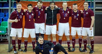 "Futbols Latvijas sirdī" komanda izcīna 3. vietu atklātajā jaungada telpu futbola turnīrā