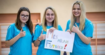 Foto: "Meiteņu futbols atgriežas skolās" grupu spēles Rīgā