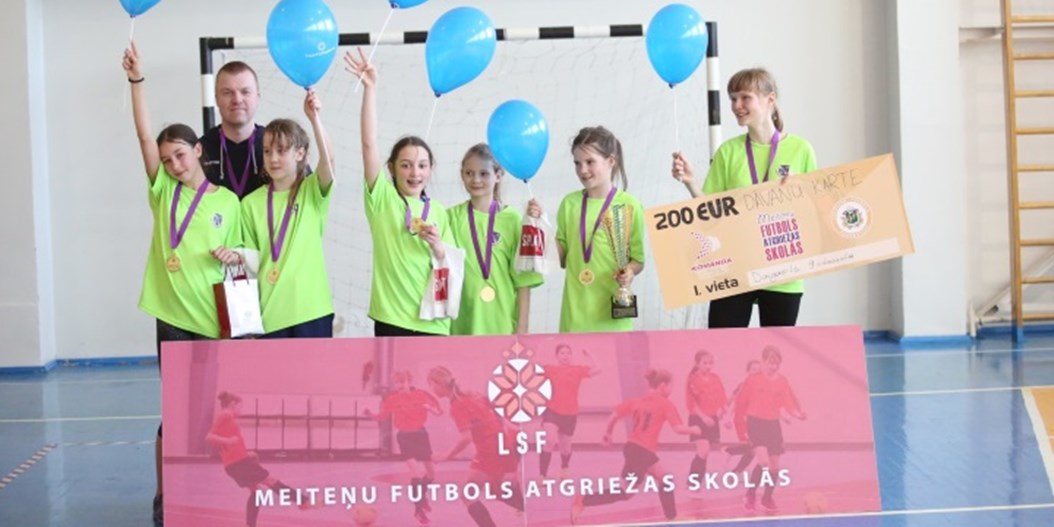 Daugavpils 9. vidusskola uzvar “Meiteņu futbols atgriežas skolās" turnīrā
