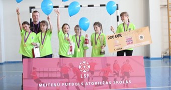 Daugavpils 9. vidusskola uzvar “Meiteņu futbols atgriežas skolās" turnīrā