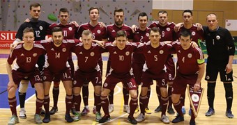 Telpu futbola izlase pirmajā pārbaudes spēlē piekāpjas Azerbaidžānai