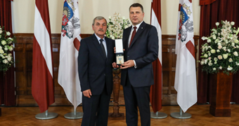 Ilggadējo futbola treneri Raimondu Gaili apbalvo ar Triju Zvaigžņu ordeni