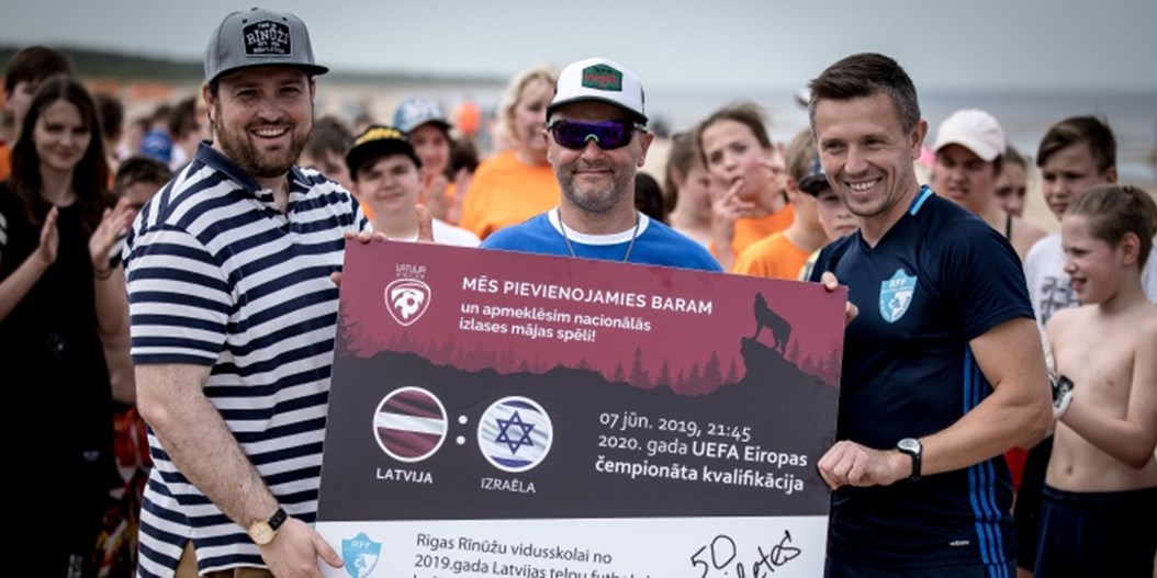 Rīgas Rīnūžu vidusskola atbalstīs Latviju spēlē pret Izraēlu