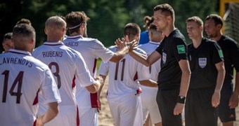 Pludmales futbola izlase pirms PK kvalifikācijas piekāpjas Igaunijai