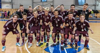 Pārbaudes turnīru Rīgā Latvijas U-19 telpu futbola izlase pabeidz ar uzvaru pār Baltkrieviju