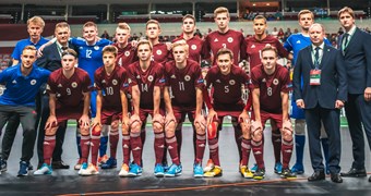 Latvijas U-19 telpu futbolisti piekāpjas Polijai