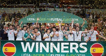 Finālturnīrā Rīgā par U-19 Eiropas čempioniem kļūst spāņu telpu futbolisti