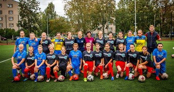 Super Nova meitenes aizvada koptreniņu ar Latvijas Speciālās olimpiādes meiteņu futbola izlasi