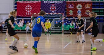 Ziemassvētku kausā telpu futbolā meitenēm triumfē "Dinamo Rīga"