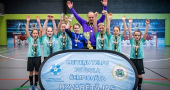 Meiteņu telpu futbola čempionāta U-12 grupā uzvar Olaine